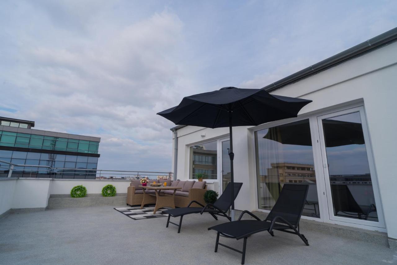 Penthouse With Huge Rooftop Terrace & City View Boekarest Buitenkant foto