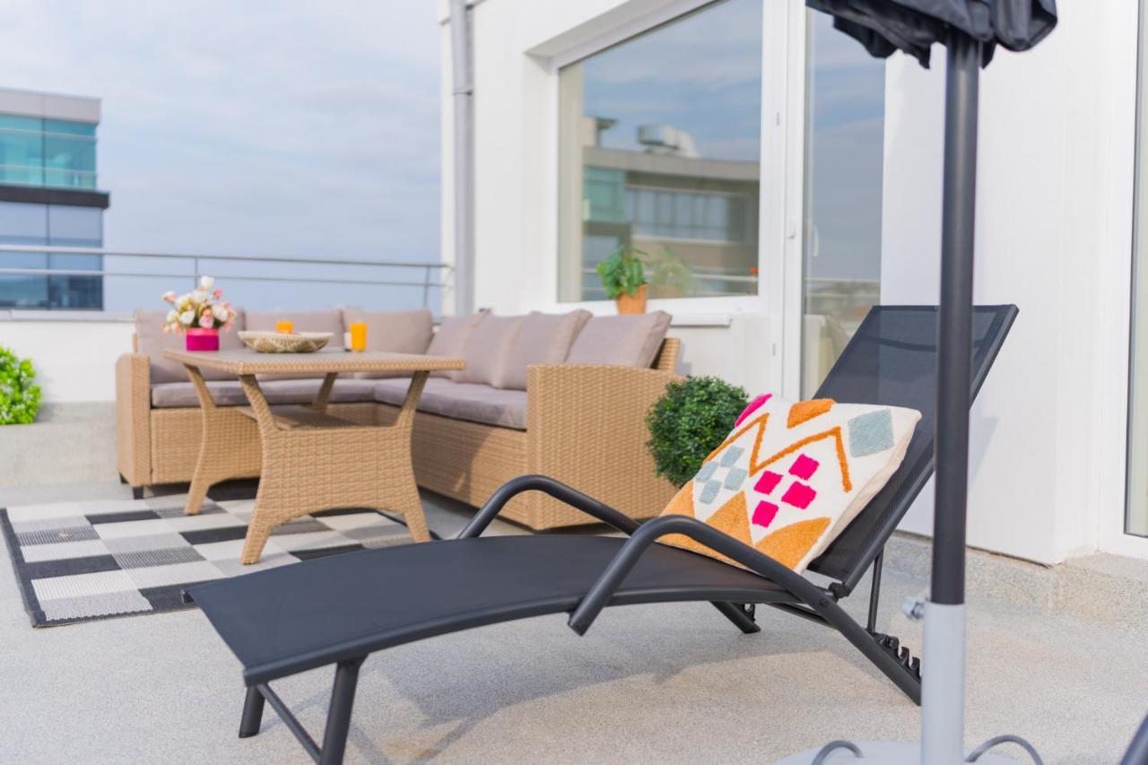 Penthouse With Huge Rooftop Terrace & City View Boekarest Buitenkant foto