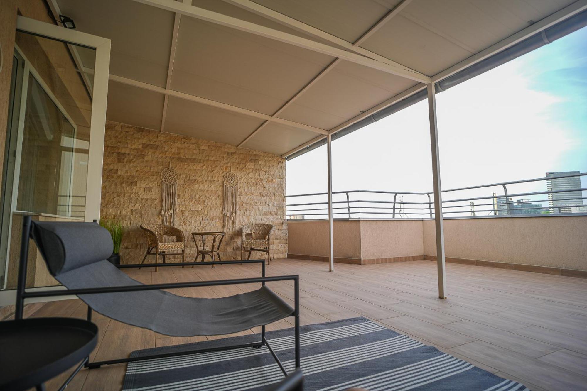 Penthouse With Huge Rooftop Terrace & City View Boekarest Buitenkant foto